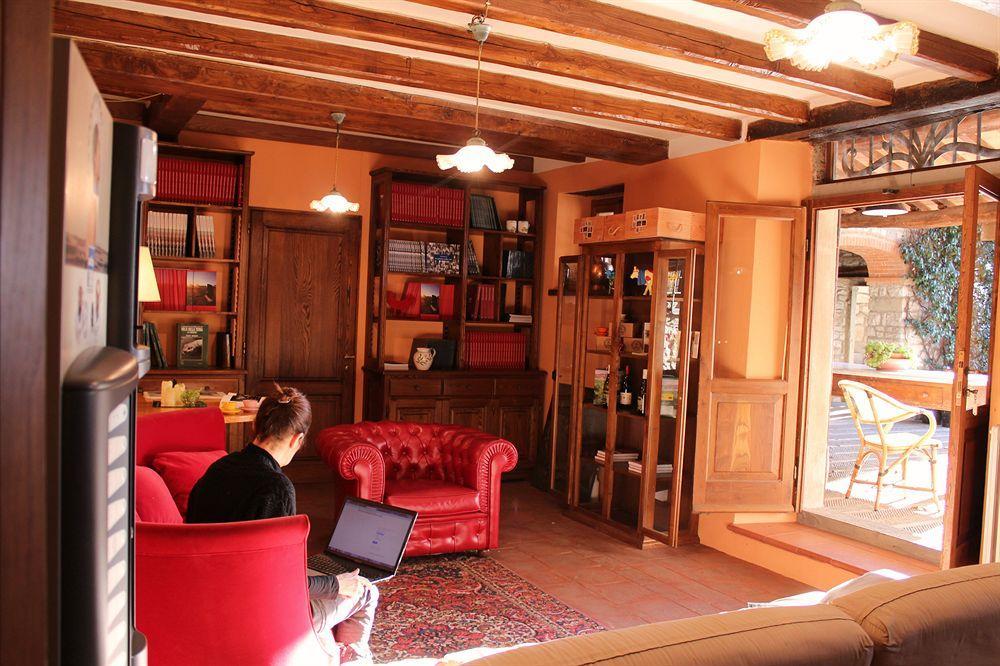 Borgo Corsignano Guest House Попи Екстериор снимка