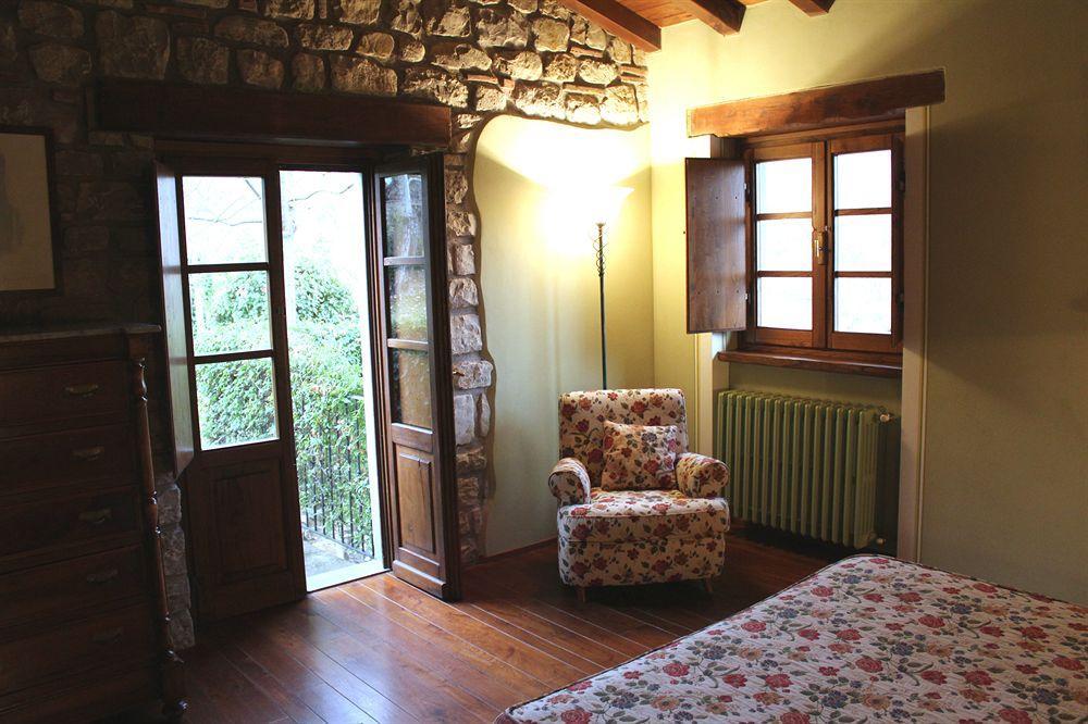 Borgo Corsignano Guest House Попи Екстериор снимка