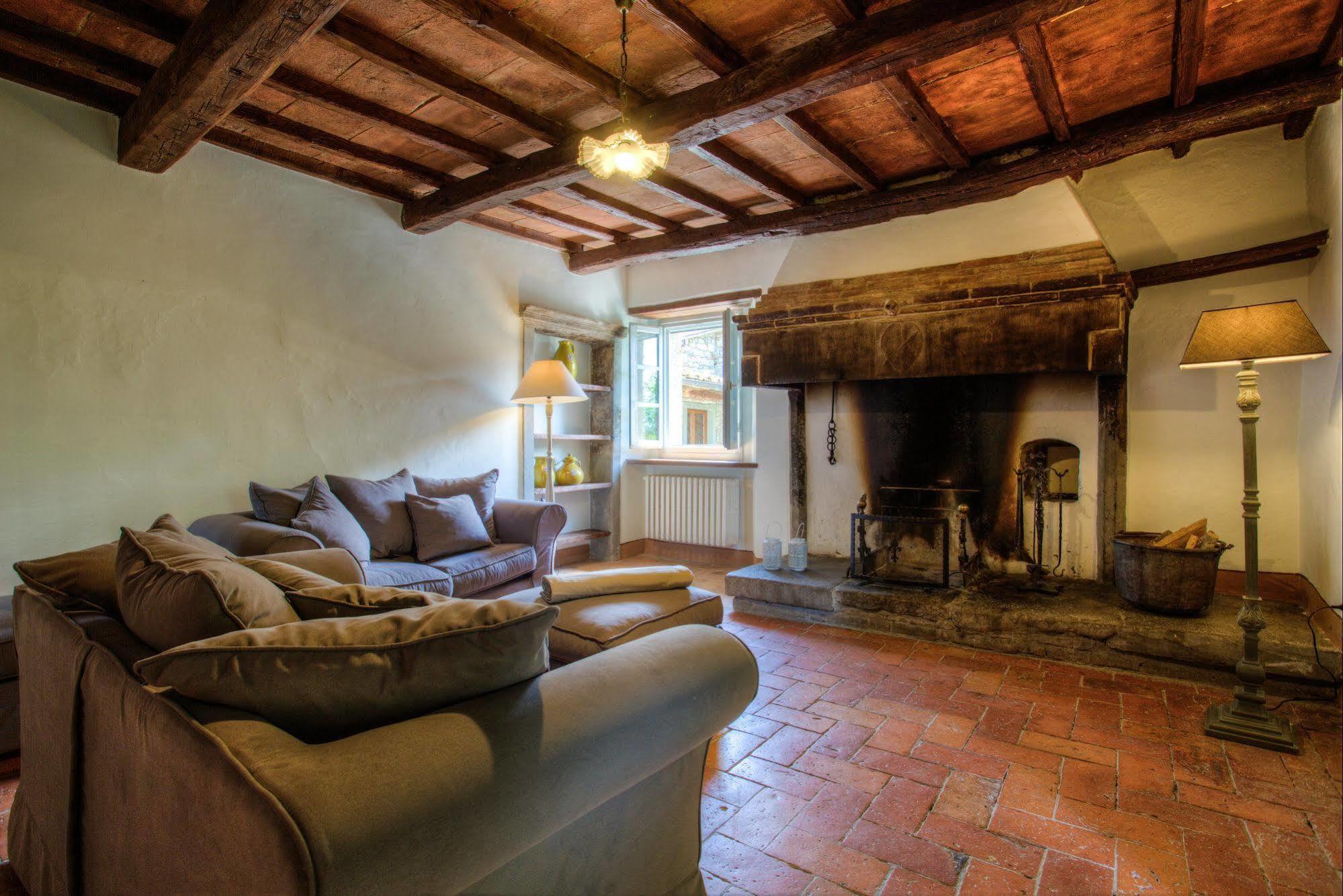 Borgo Corsignano Guest House Попи Екстериор снимка