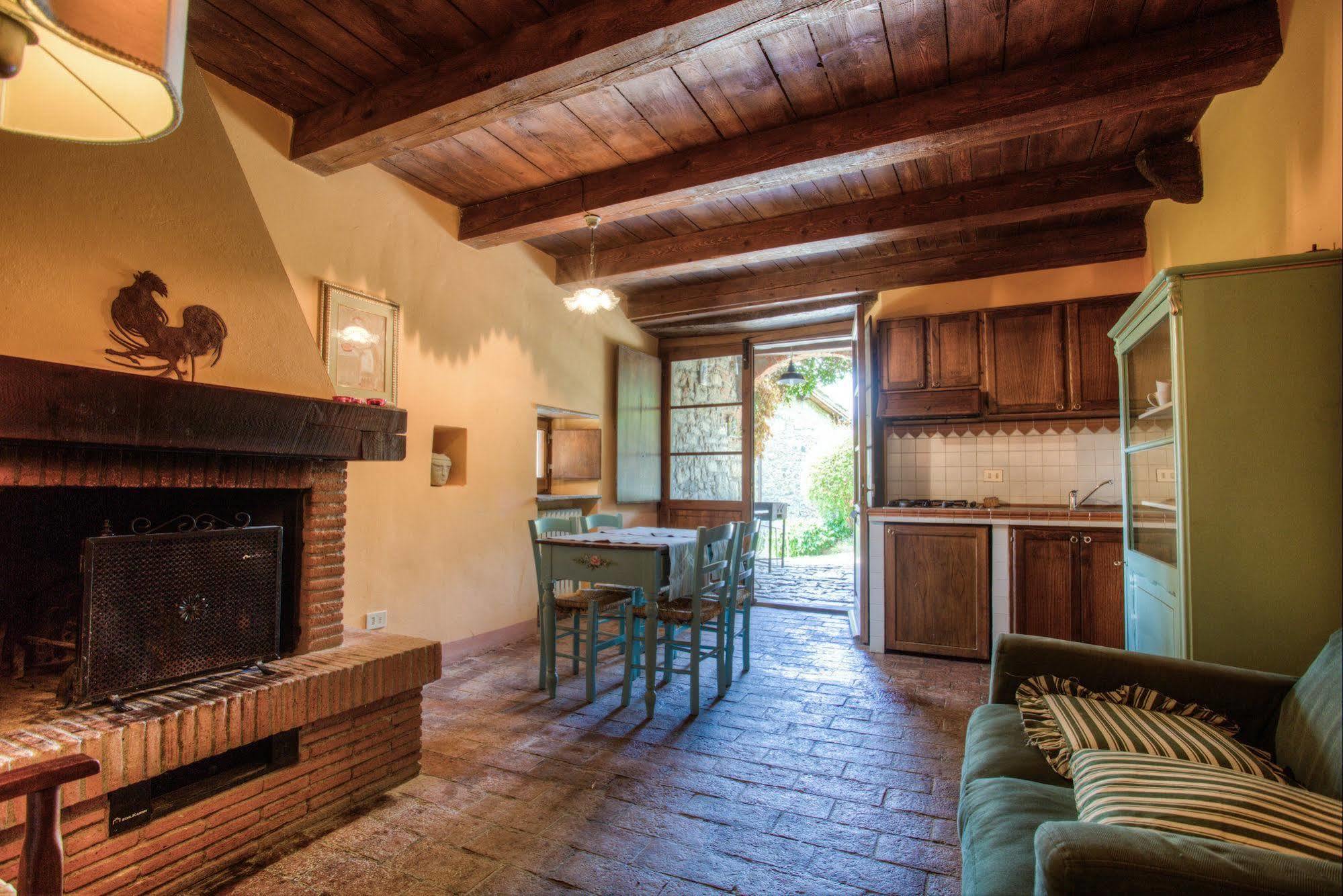 Borgo Corsignano Guest House Попи Екстериор снимка