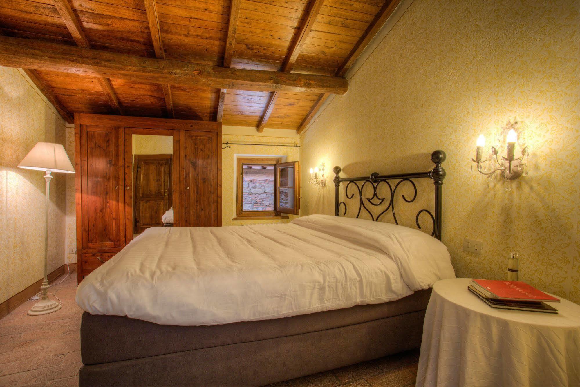 Borgo Corsignano Guest House Попи Екстериор снимка