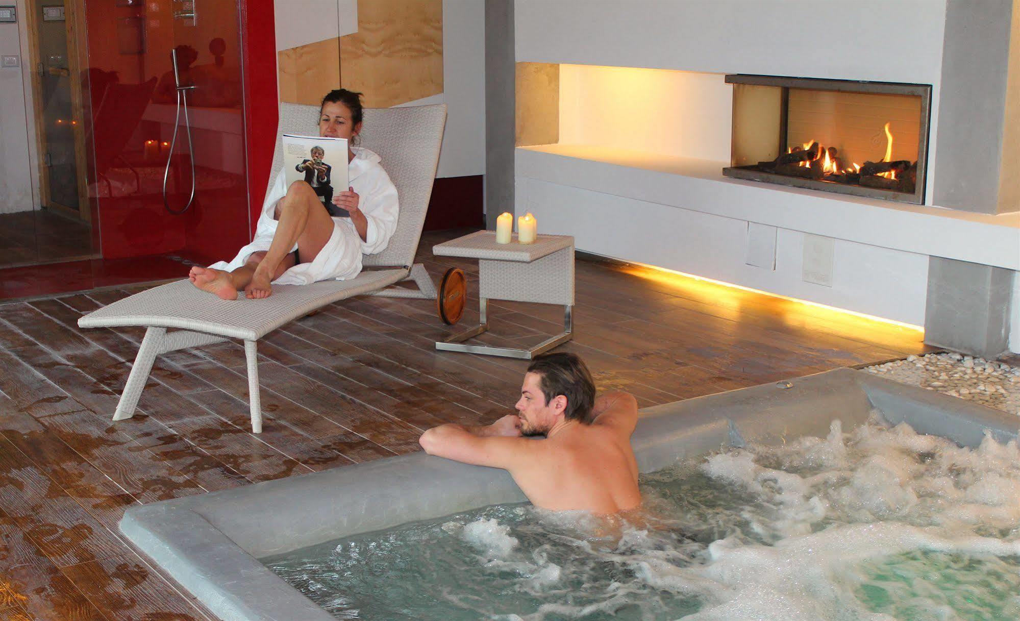 Borgo Corsignano Guest House Попи Екстериор снимка